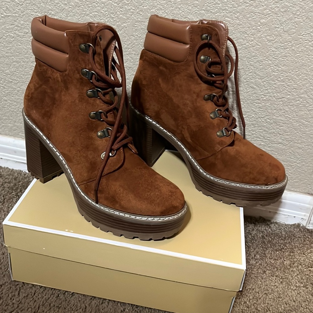 NEW!! heel boot